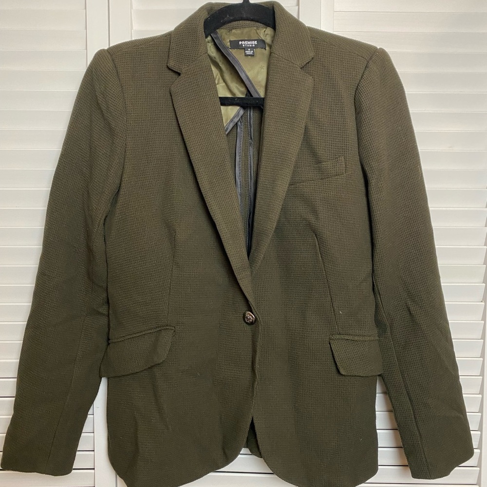 Premise Studio Olive Women’s Blazer - One button - Size 6